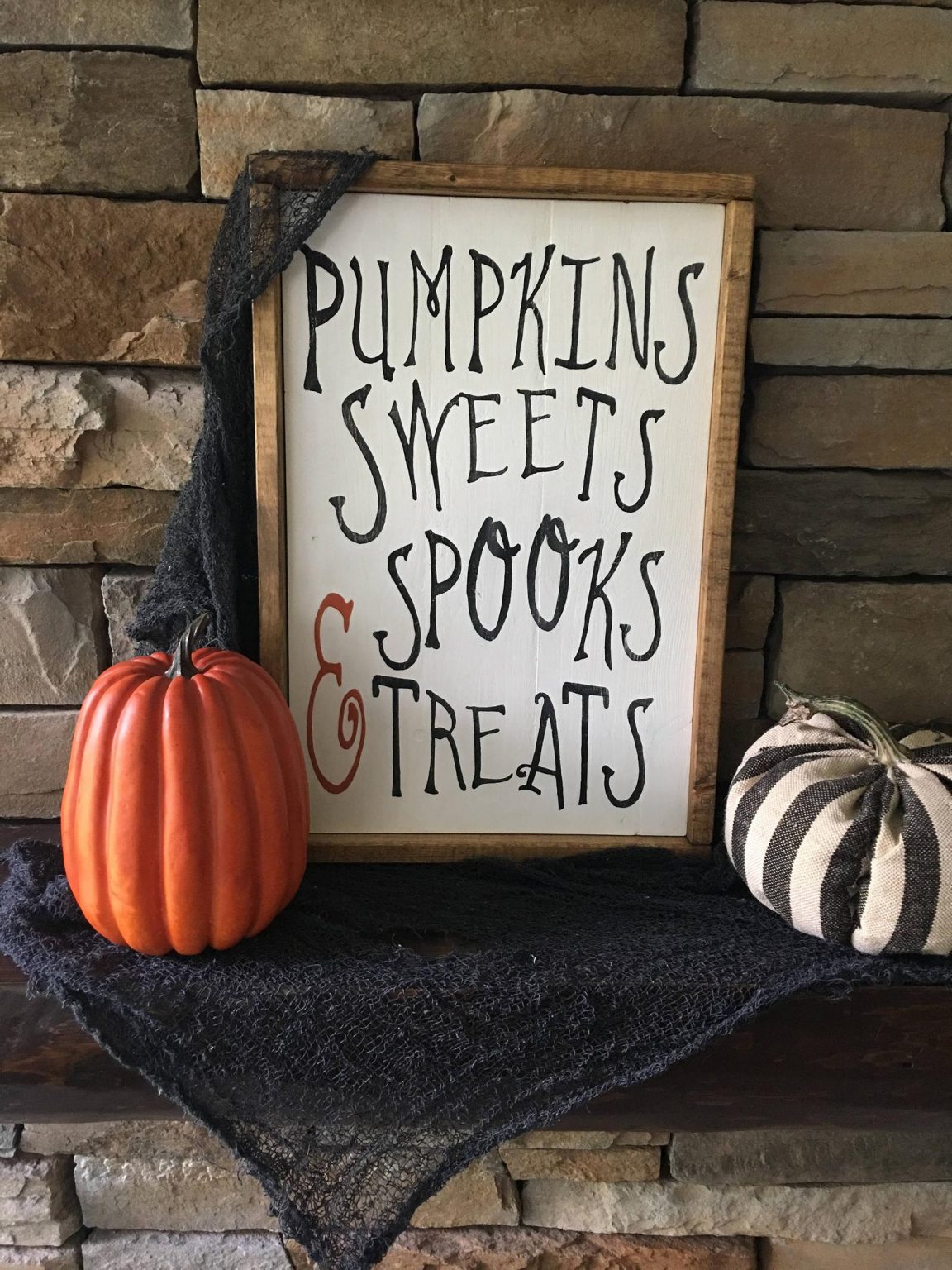 Halloween Sign Diy
 DIY Halloween Sign & 30 Sign Ideas Handmade in the Heartland